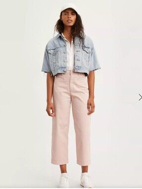 Levi's Ribcage Wide Leg Crop Jeans in a size 28 Pink